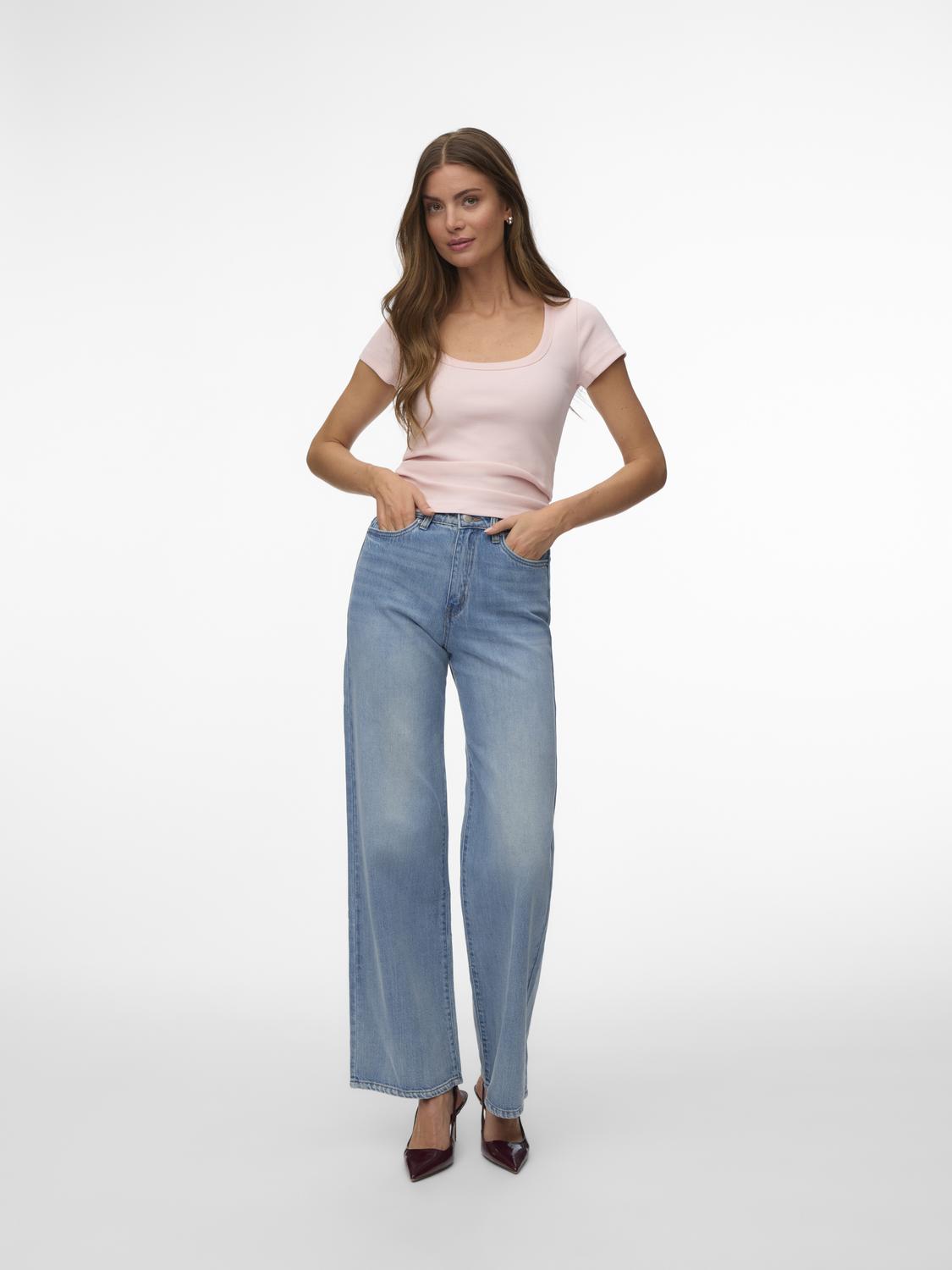 model_shot-front